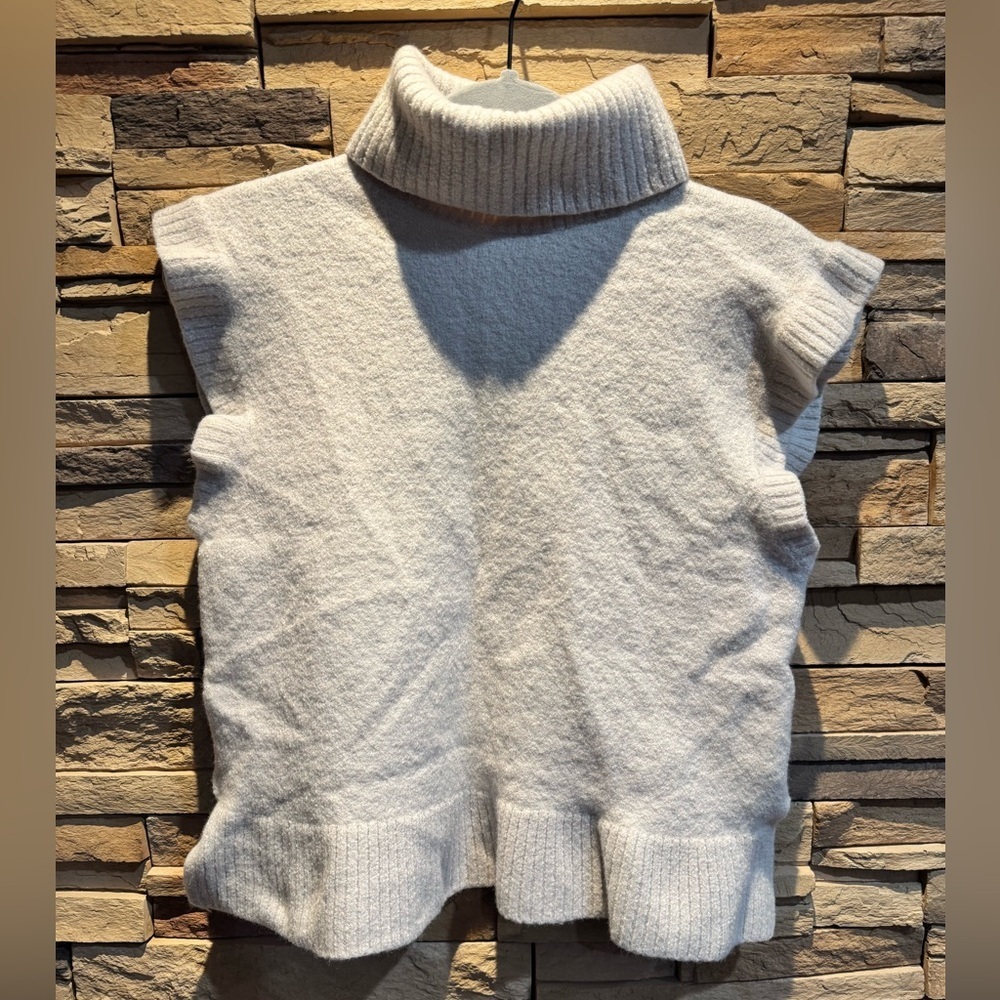 Babaton Cream Turtleneck Sleeveless Sweater Aritzia Size Large